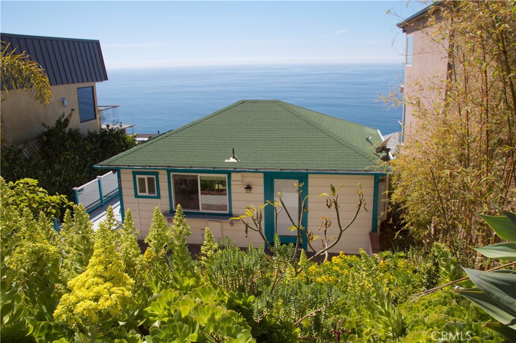 Remodeled 1938 cottage with fabulous ocean views!! 2 bedrooms, 2 baths and sharp, quality upgrades! - 682 Alta Vista Way, Laguna Beach CA 92651 - photo 1