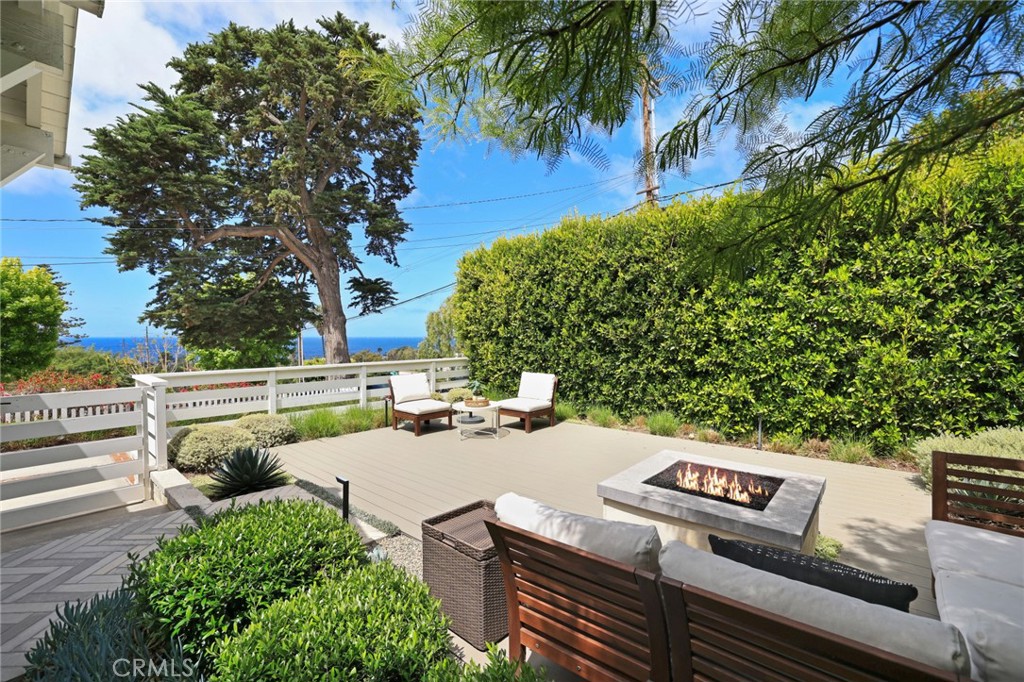 The quintessential ocean-cottage lifestyle can be yours in the heart of Laguna Beach. - 687 Thalia Street, Laguna Beach CA 92651 - photo 1