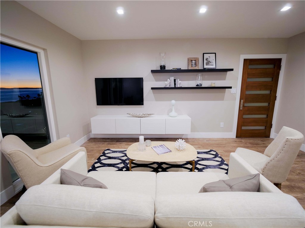 694 N Coast Hy 2, Laguna Beach CA 92651 - photo 1