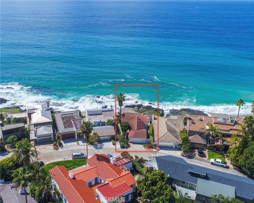 Ideally located in the middle of the street. - 7 Camel Point Drive, Laguna Beach CA 92651 - photo 1