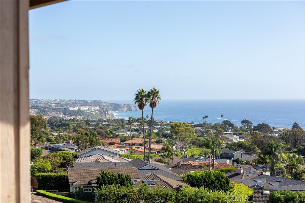 7 N Vista De La Luna, Laguna Beach CA 92651 - photo 1