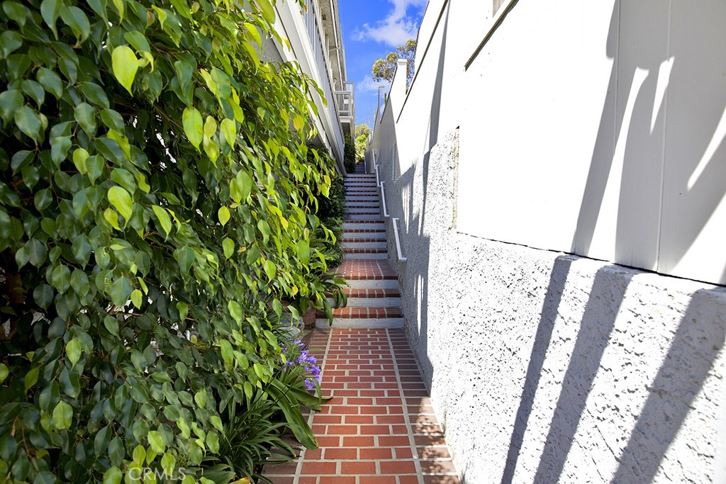 708 Cliff Drive, Laguna Beach CA 92651 - photo 32