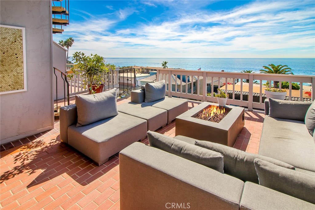 Mesmerizing ocean views define this gorgeous soft contemporary-style coastal retreat. - 710 Cliff Drive, Laguna Beach CA 92651 - photo 1
