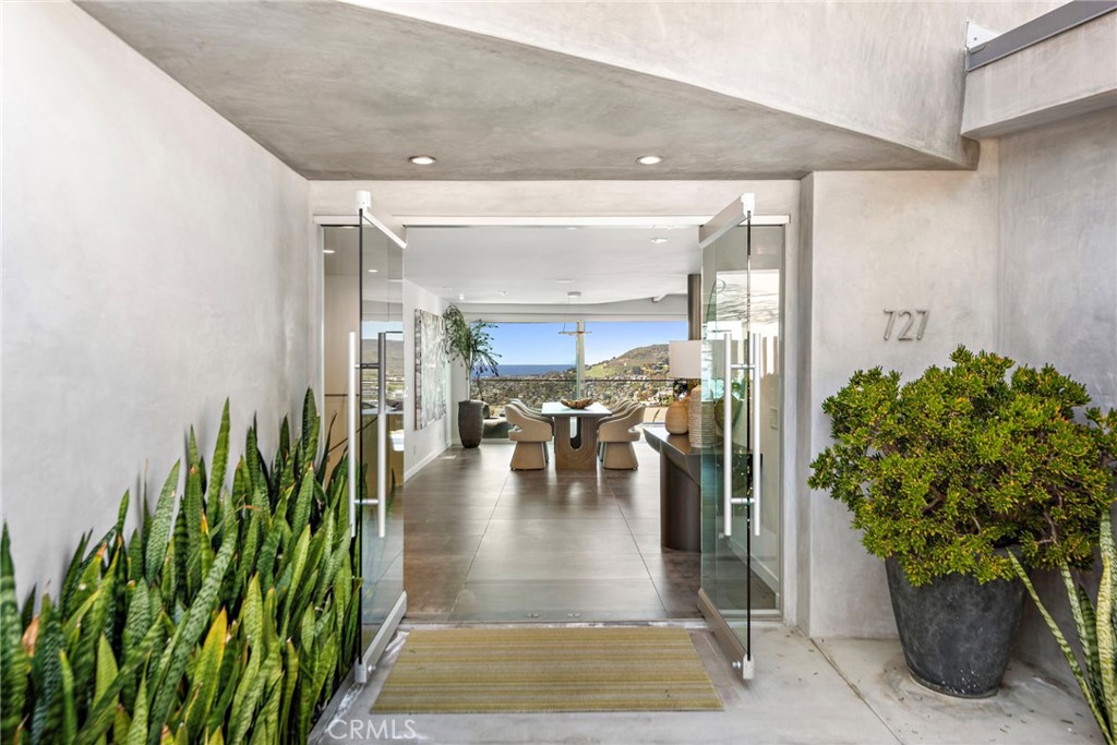 727 Bayview Place, Laguna Beach CA 92651 - photo 1