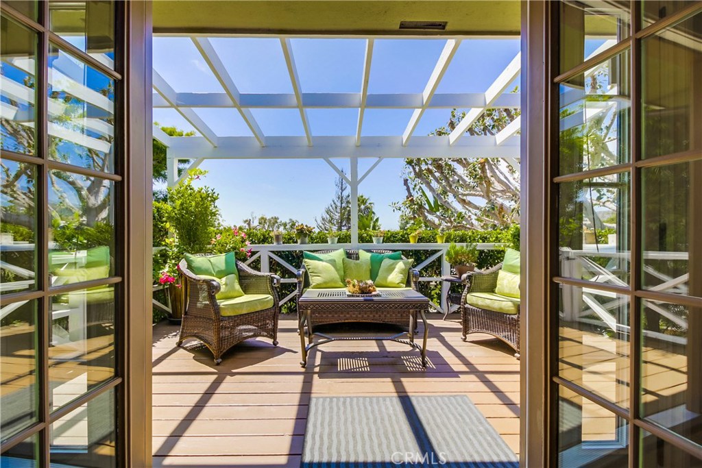 737 Griffith Way, Laguna Beach CA 92651 - photo 1