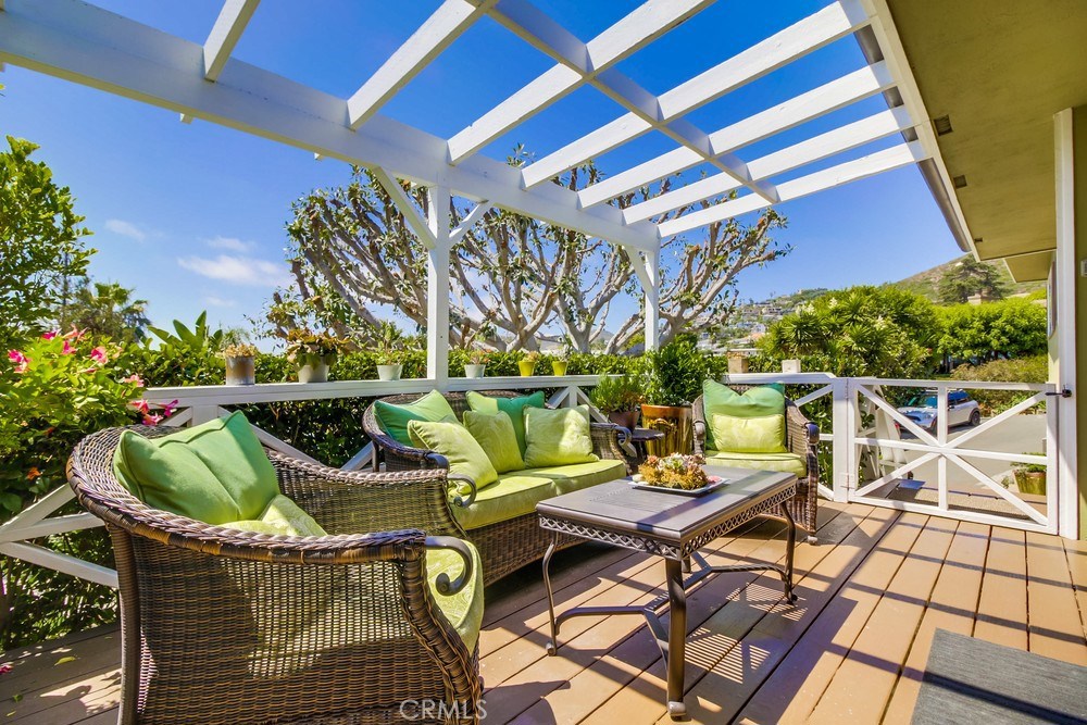 Newly remodeled beach retreat! - 737 Griffith Way, Laguna Beach CA 92651 - photo 1