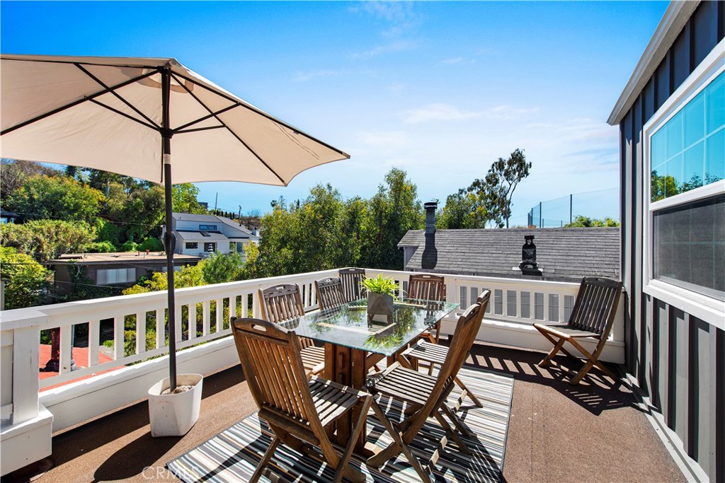 Large deck off the living room extends the living space. - 742 Browncroft Road, Laguna Beach CA 92651 - photo 1