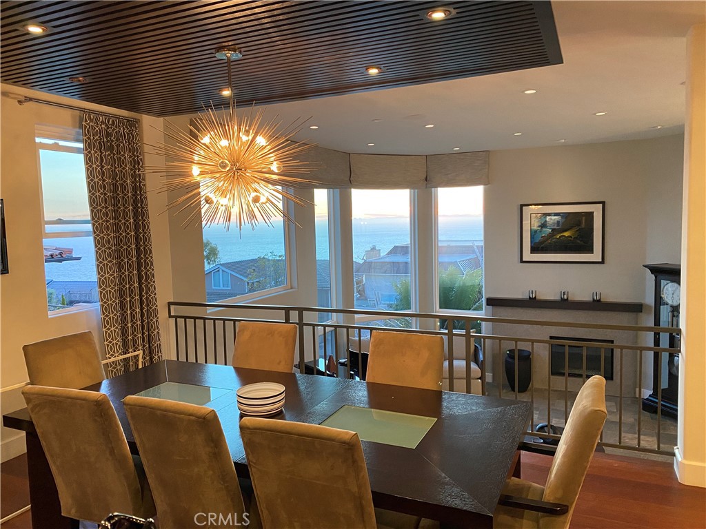 Dining room at sunset. - 750 Bolsana Drive, Laguna Beach CA 92651 - photo 27