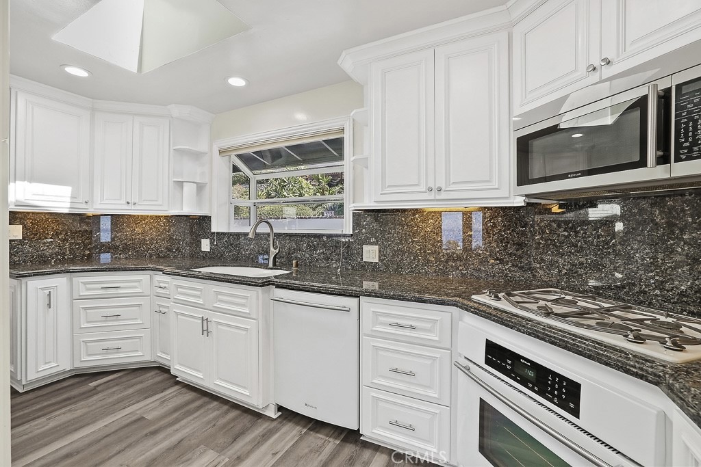 761 Temple Hills, Laguna Beach CA 92651 - photo 12