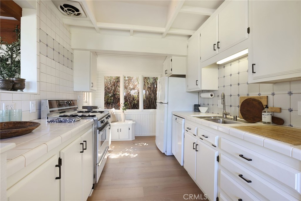 769 Manzanita Drive, Laguna Beach CA 92651 - photo 11
