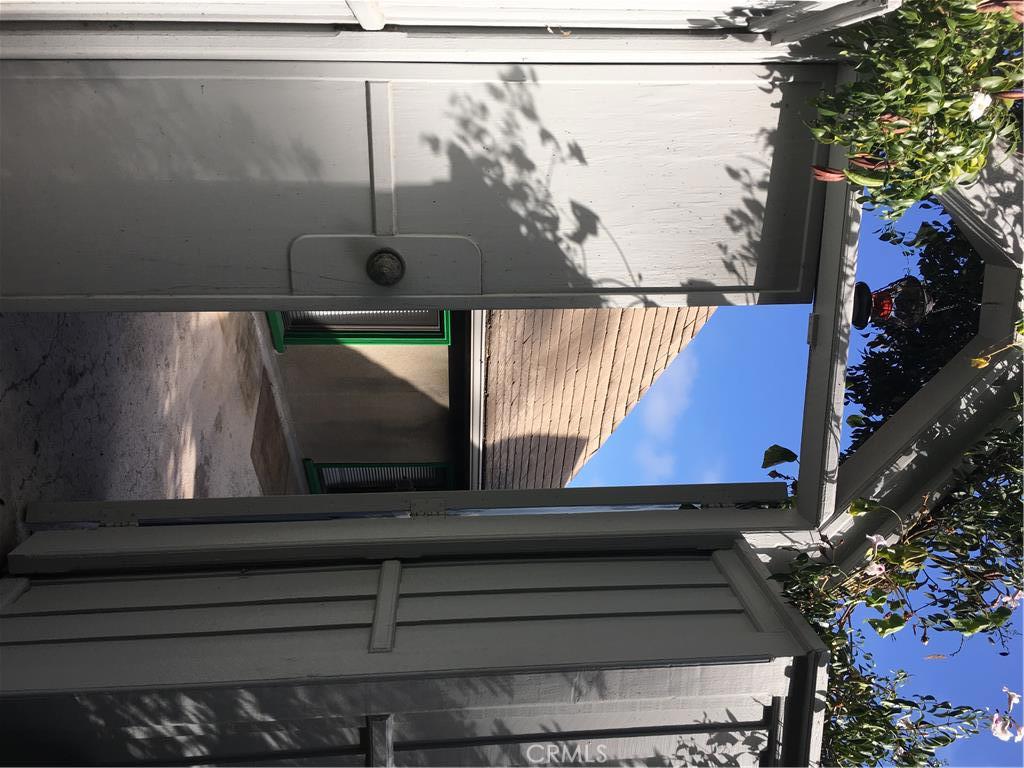 1/2 entrances - 770 Hillcrest Drive 16, Laguna Beach CA 92651 - photo 1