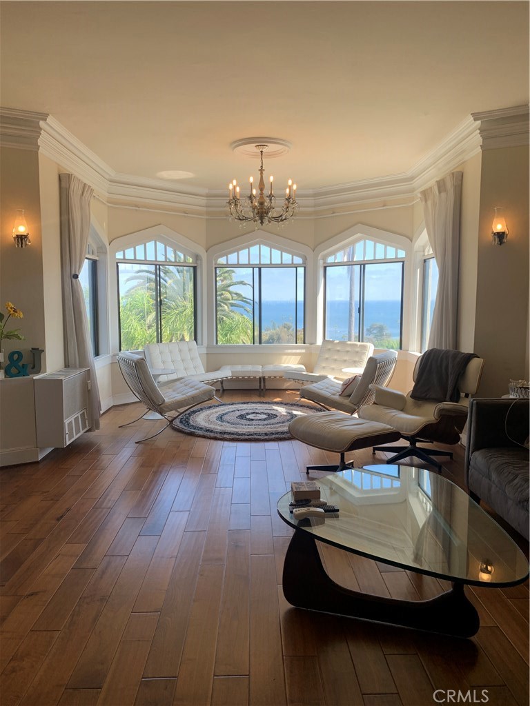 Living room with 5 windows of ocean view - 770 Hillcrest Drive 7, Laguna Beach CA 92651 - photo 1