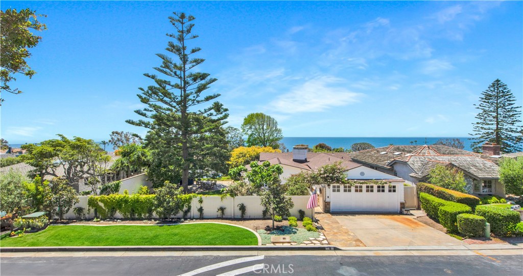 Welcome home to 8 South Encino in lower Three Arch Bay! - 8 S Encino, Laguna Beach CA 92651 - photo 1