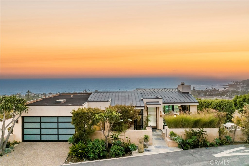 811 Coast View Drive, Laguna Beach CA 92651 - photo 1