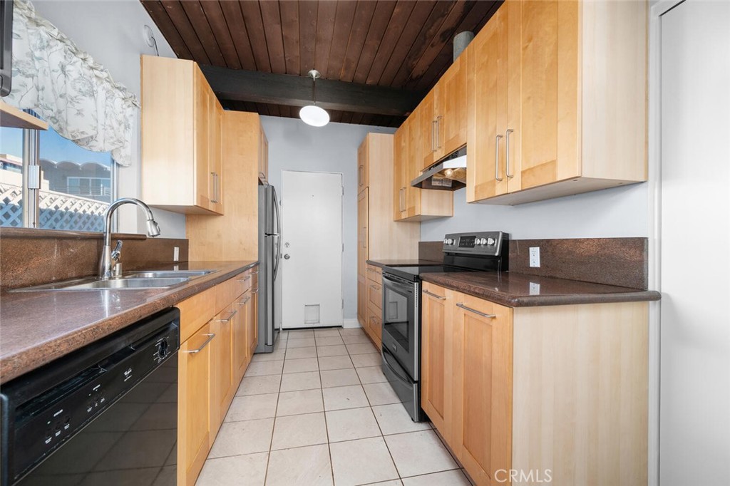 815 La Mirada Street, Laguna Beach CA 92651 - photo 19