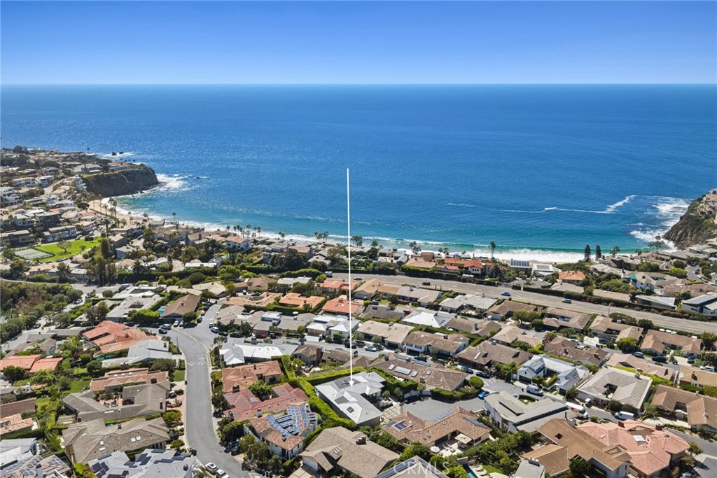 This is a rare opportunity to own an extraordinary residence in one of Orange County’s most coveted private communities, - 820 Emerald Bay, Laguna Beach CA 92651 - photo 13