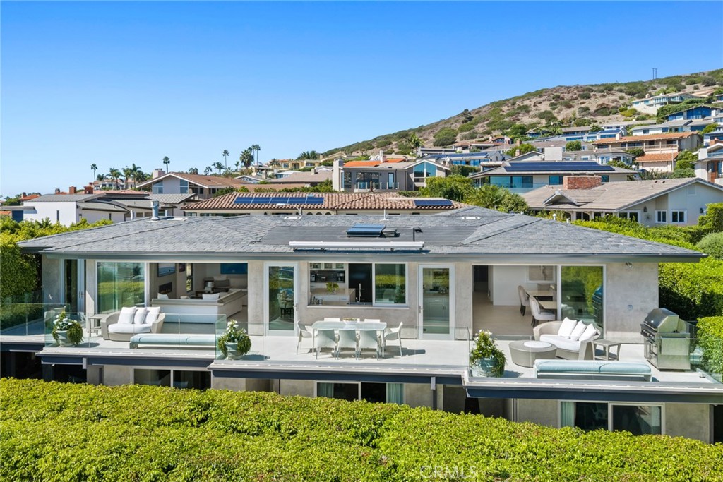 A thoughtfully considered floor plan, elevated finishes and seamless indoor outdoor flow further enhance the home’s appe - 820 Emerald Bay, Laguna Beach CA 92651 - photo 17