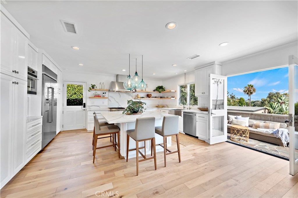 A spectacular gourmet kitchen with upgraded appliances, quartz countertops, newly installed hardwood flooring, and attac - 820 Park Avenue, Laguna Beach CA 92651 - photo 1