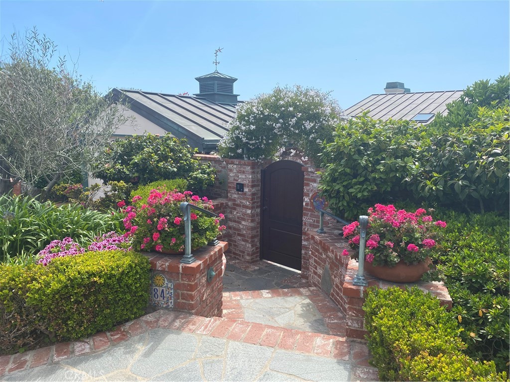 84 S La Senda Drive, Laguna Beach CA 92651 - photo 1