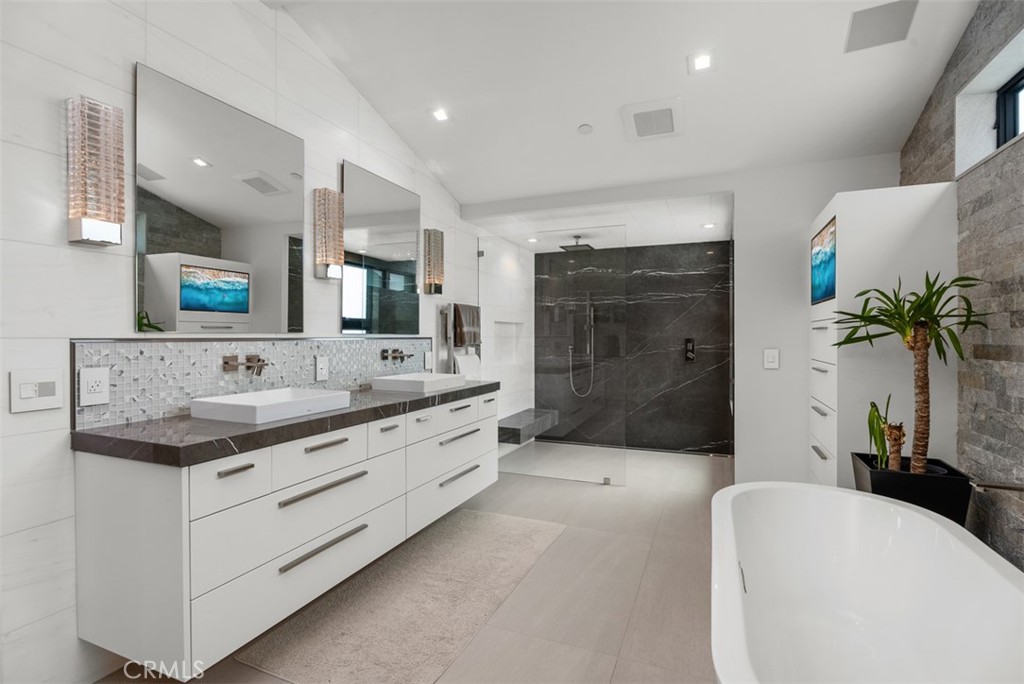 Photoshopped TV Image - 848 Hillcrest Drive, Laguna Beach CA 92651 - photo 30