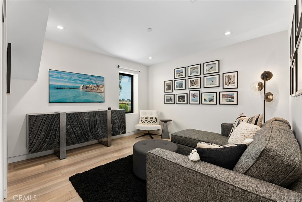 Photoshopped TV Image - 848 Hillcrest Drive, Laguna Beach CA 92651 - photo 37
