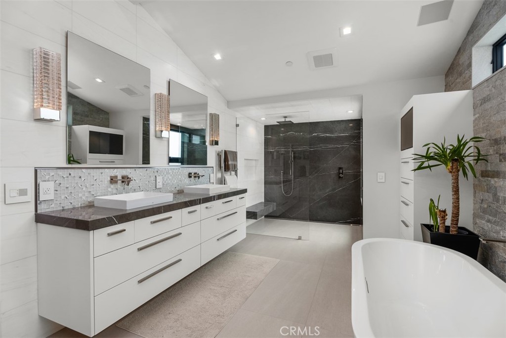 848 Hillcrest Drive, Laguna Beach CA 92651 - photo 63