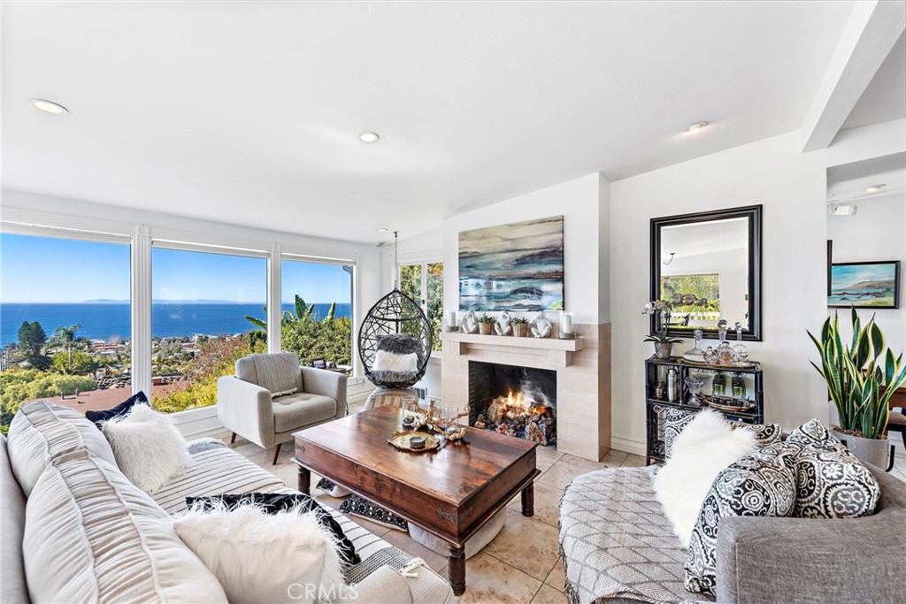 875 Coast View Drive, Laguna Beach CA 92651 - photo 3