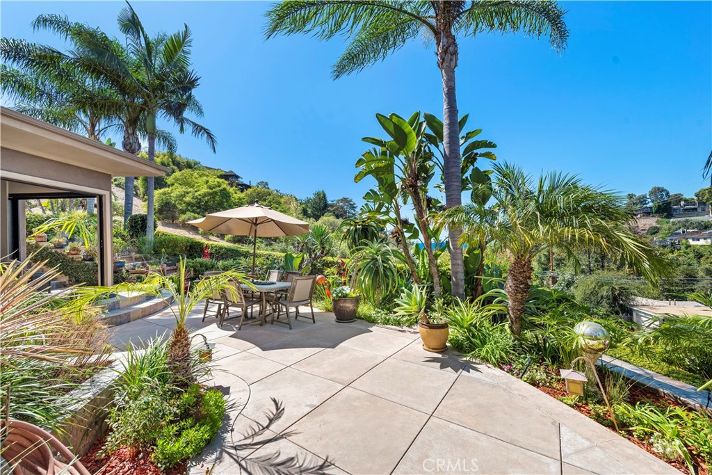 885 Bluebird Canyon Drive, Laguna Beach CA 92651 - photo 1