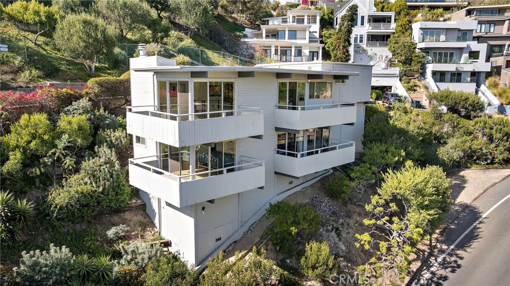 888 Summit Drive, Laguna Beach CA 92651 - photo 2