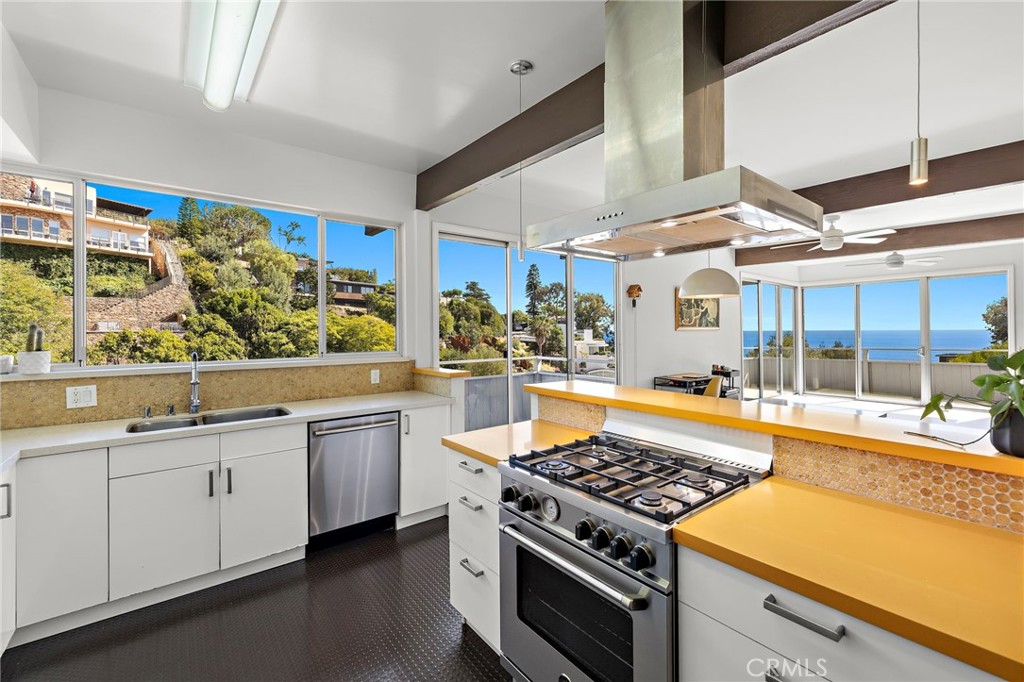 888 Summit Drive, Laguna Beach CA 92651 - photo 7