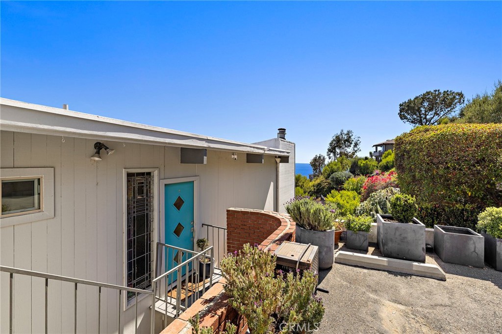 888 Summit Drive, Laguna Beach CA 92651 - photo 25