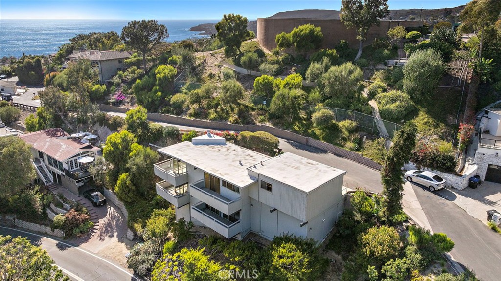 888 Summit Drive, Laguna Beach CA 92651 - photo 27