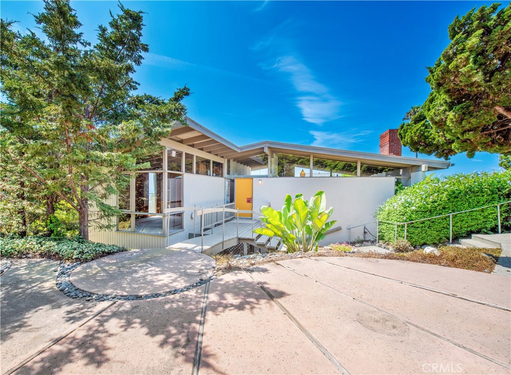 895 La Mirada, Laguna Beach CA 92651 - photo 1