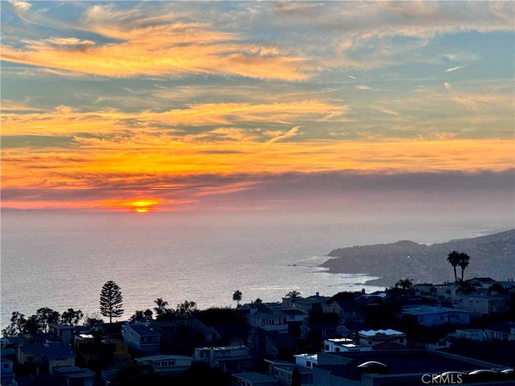 896 Quivera, Laguna Beach CA 92651 - photo 2