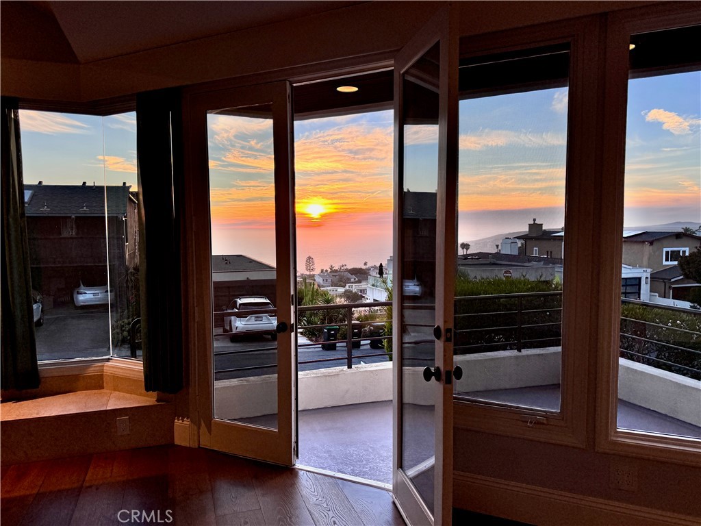 896 Quivera, Laguna Beach CA 92651 - photo 3