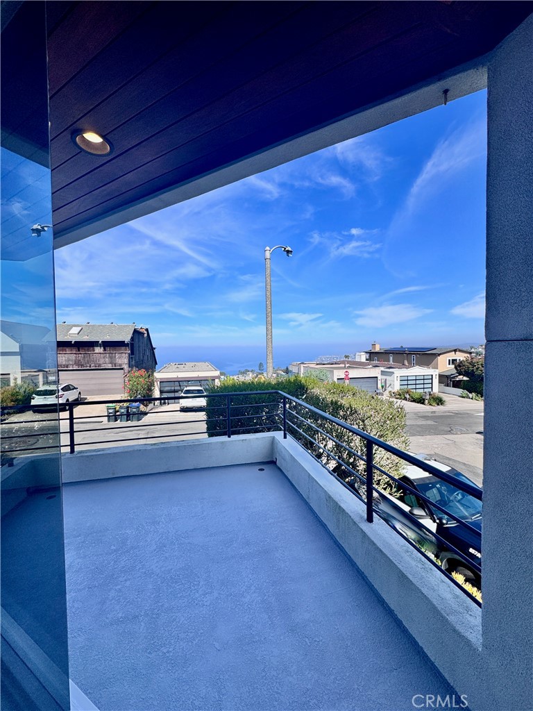 896 Quivera, Laguna Beach CA 92651 - photo 11