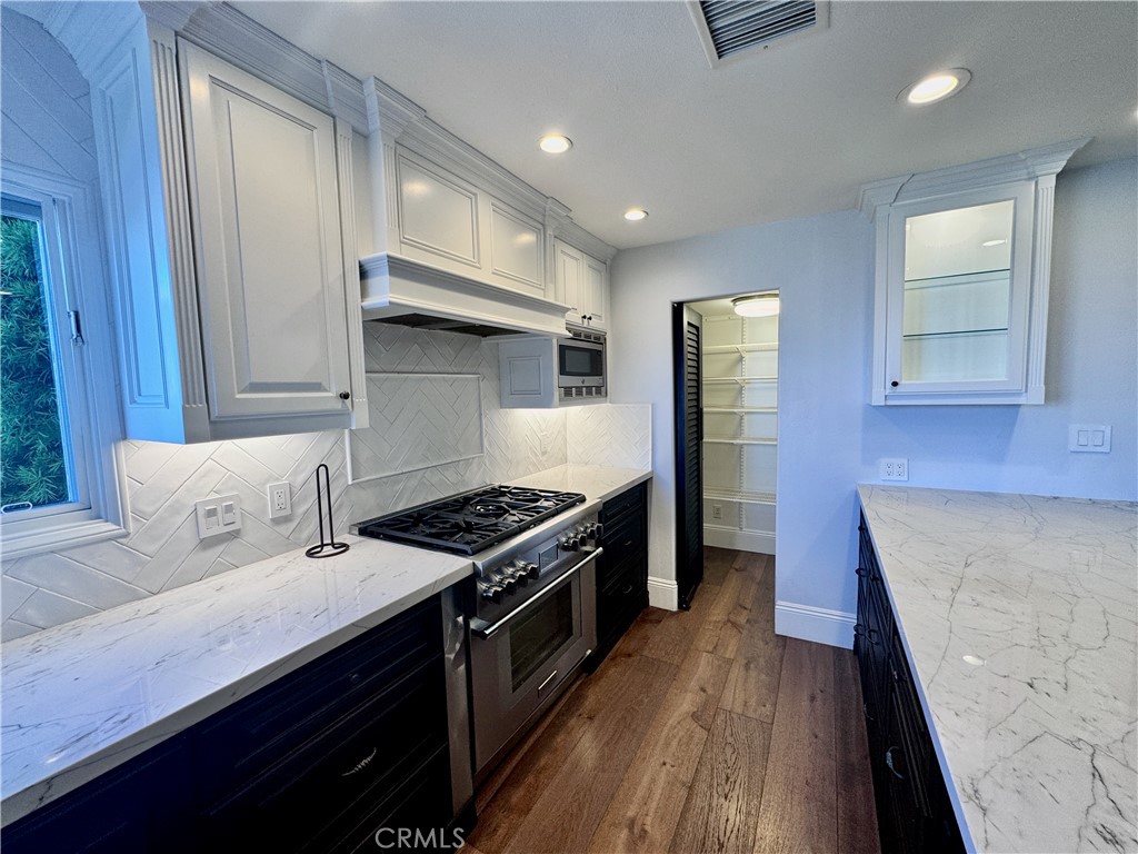 896 Quivera, Laguna Beach CA 92651 - photo 17