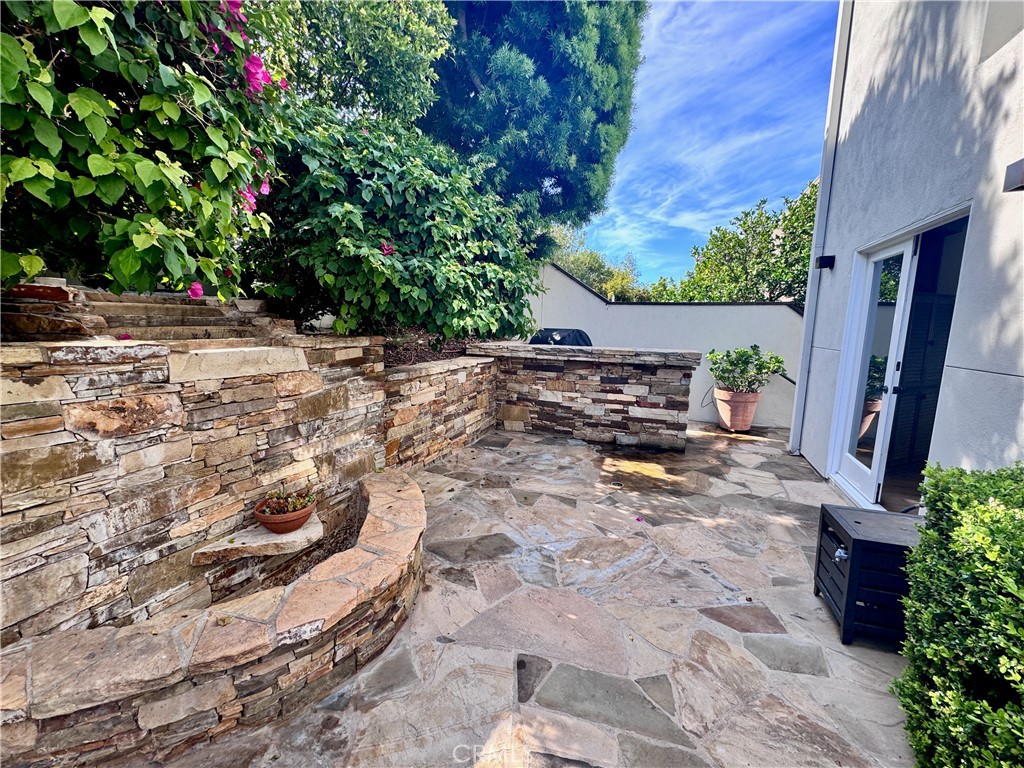 896 Quivera, Laguna Beach CA 92651 - photo 23