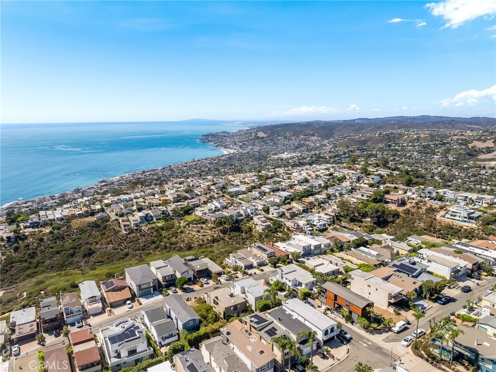 896 Quivera, Laguna Beach CA 92651 - photo 3