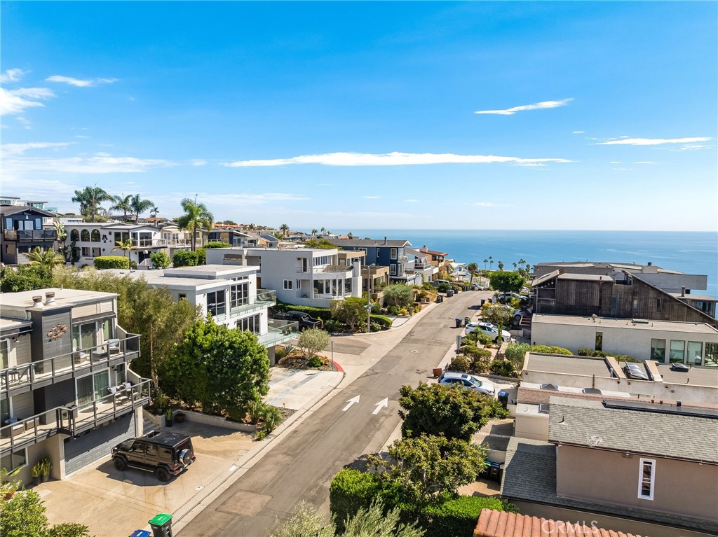 896 Quivera, Laguna Beach CA 92651 - photo 4