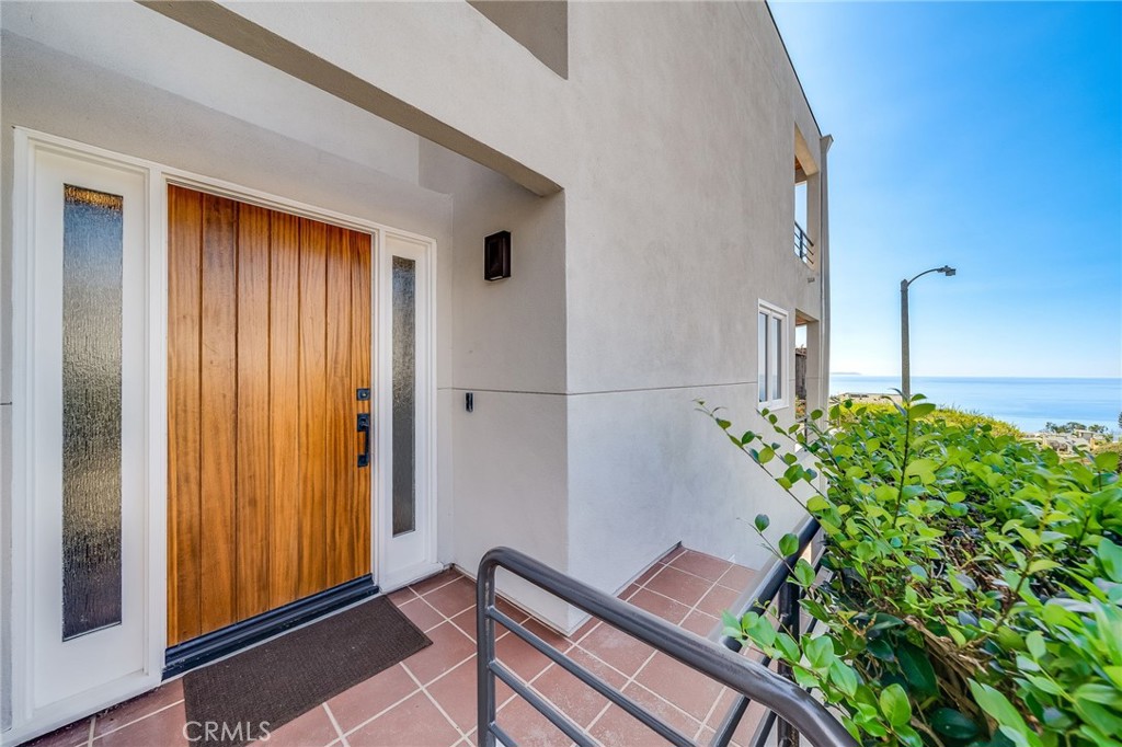 896 Quivera, Laguna Beach CA 92651 - photo 5