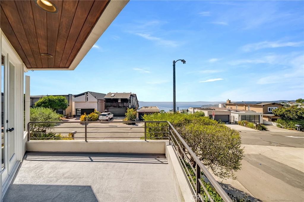 896 Quivera, Laguna Beach CA 92651 - photo 10
