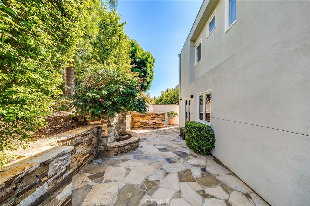 896 Quivera, Laguna Beach CA 92651 - photo 20