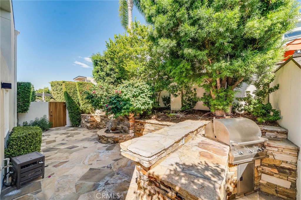 896 Quivera, Laguna Beach CA 92651 - photo 21