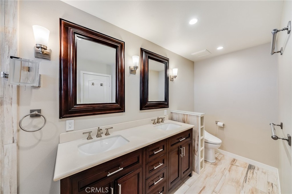 896 Quivera, Laguna Beach CA 92651 - photo 35