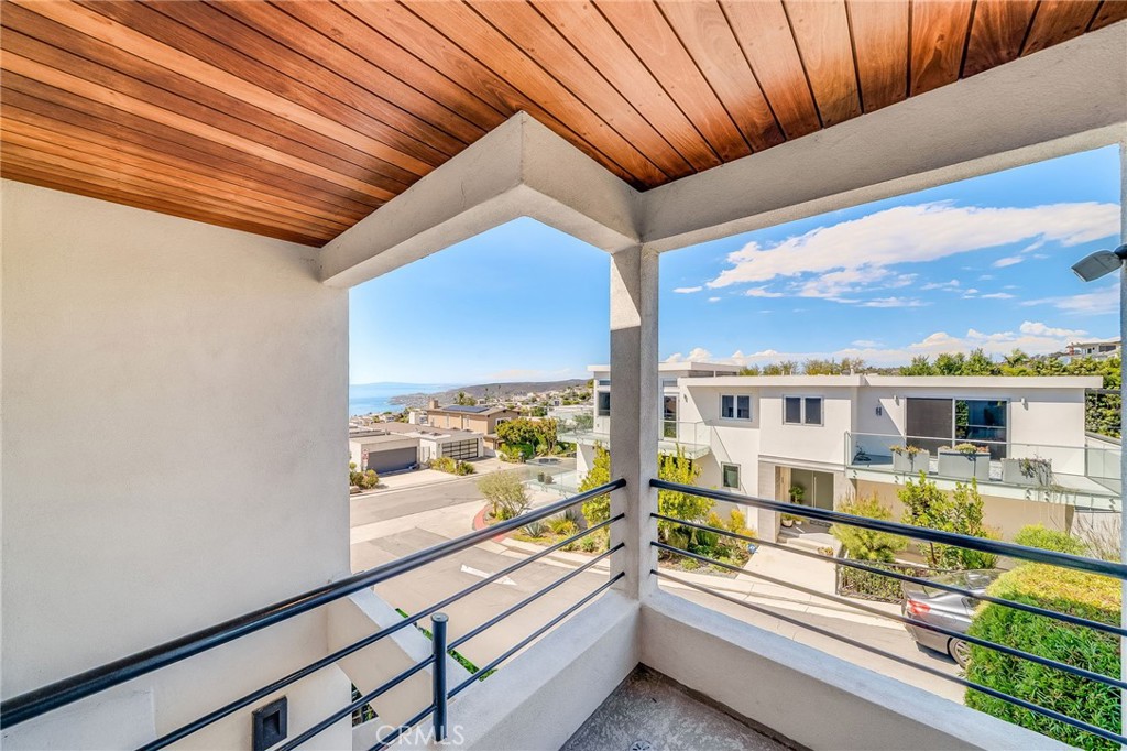 896 Quivera, Laguna Beach CA 92651 - photo 38