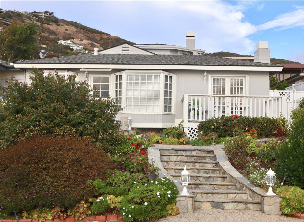 Picturesque ocean close home in gate-guarded Three Arch Bay. - 9 N Encino Road, Laguna Beach CA 92651 - photo 1