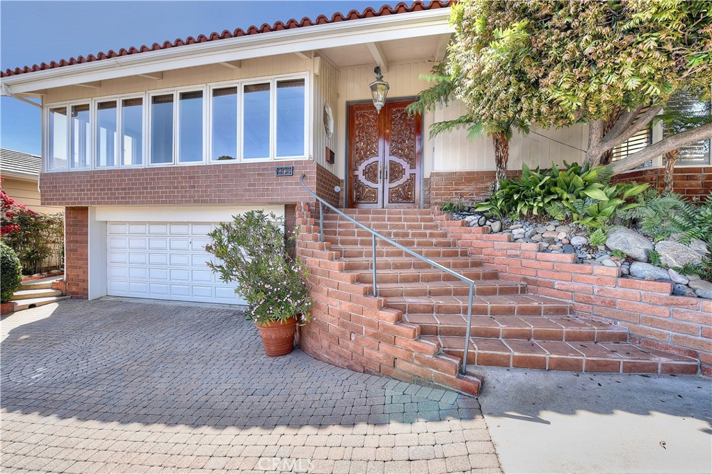 906 EMERALD BAY, Laguna Beach CA 92651 - photo 2