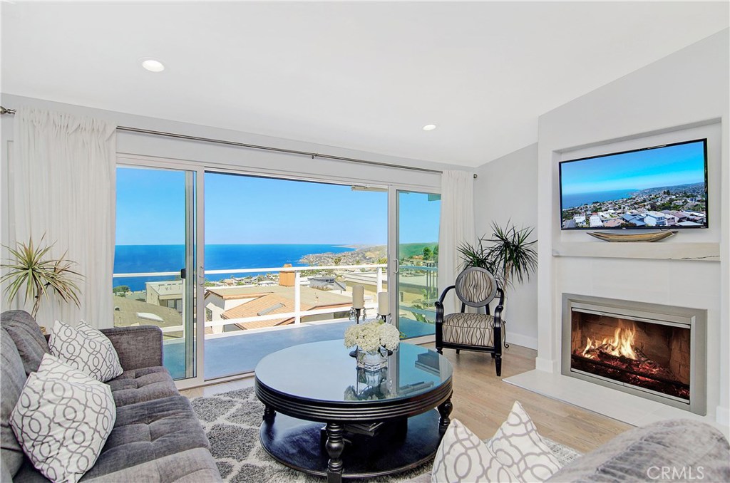 911 Santa Ana Street, Laguna Beach CA 92651 - photo 1