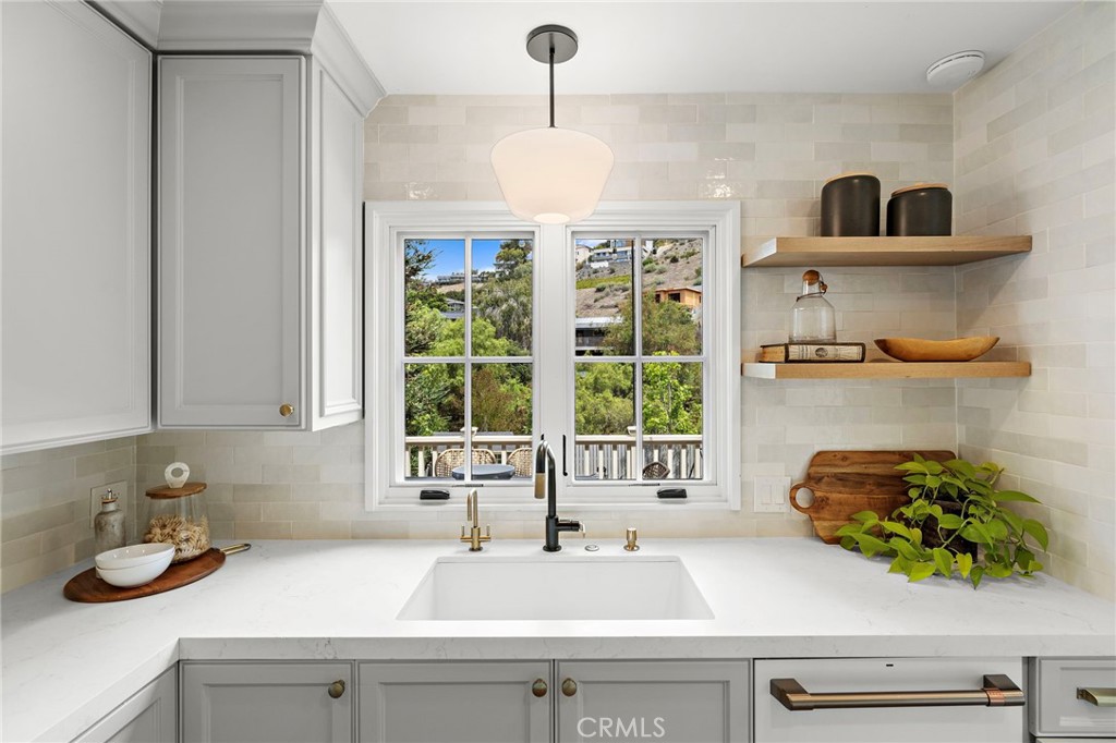 916 Bluebird Canyon Drive, Laguna Beach CA 92651 - photo 14